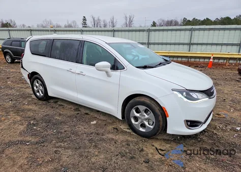2020 Chrysler Pacifica Hybrid Touring z USA, uszkodzony, nr VIN 2C4RC1H70LR234929